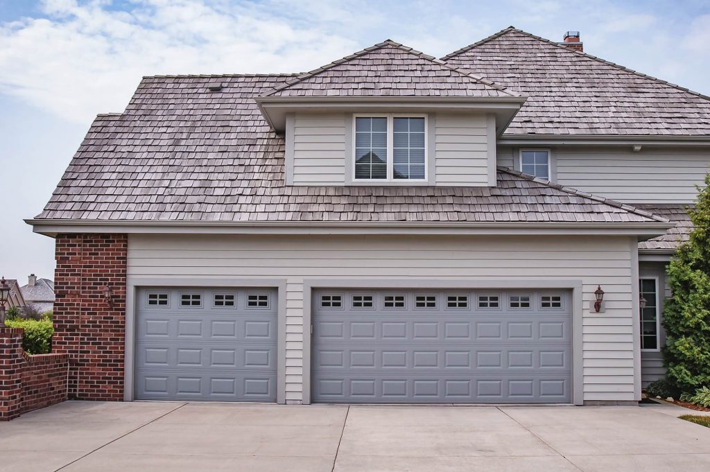 Lewis River Doors Provides Lakeview Residential Garage Door Replacement