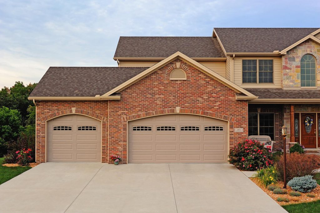 Lewis River Doors Provides Lakeview Residential Garage Door Installation